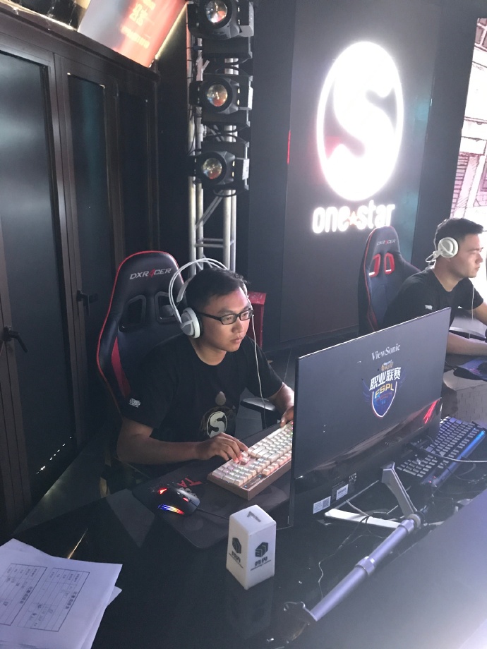 守望黎明如何获得金币